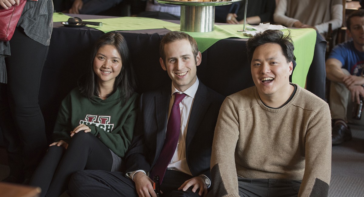 WashUlaw students enjoy the reading room.