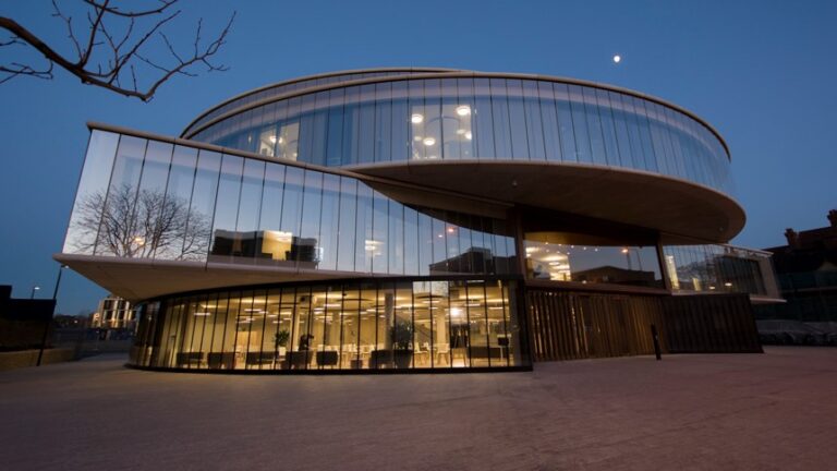 Oxford Blavatnik School of Government, University of Oxford
